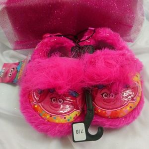 Kids nwt paw trolls slippers. Size 7/8